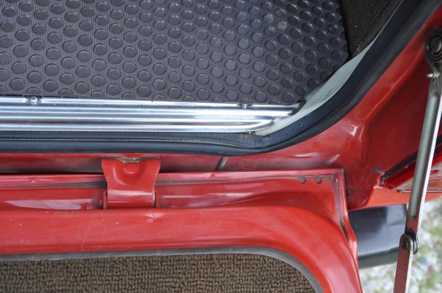 Детали интерьера Toyota Land Cruiser 60 (FJ60) 1984 года  (NA) (фото 178 из 251)